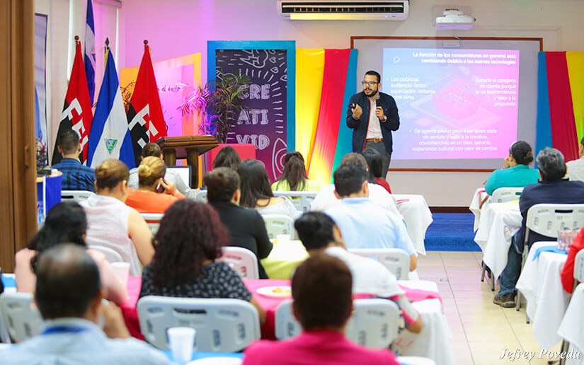 Realizan taller sobre modelo de economía creativa