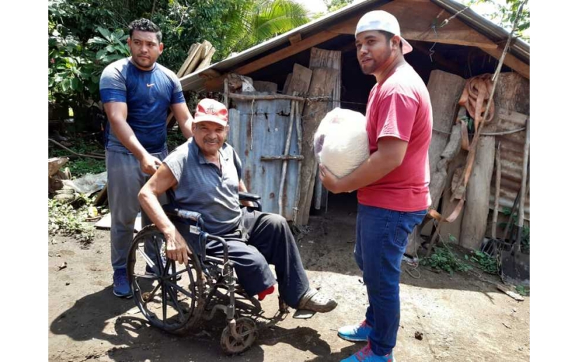 Entregan paquetes alimenticios en Managua