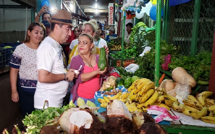 Festival de precios bajos activo en el mercado Periférico de Managua