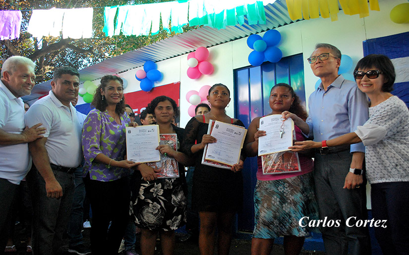 Estrenan viviendas dignas tres familias de Managua que lo perdieron todo