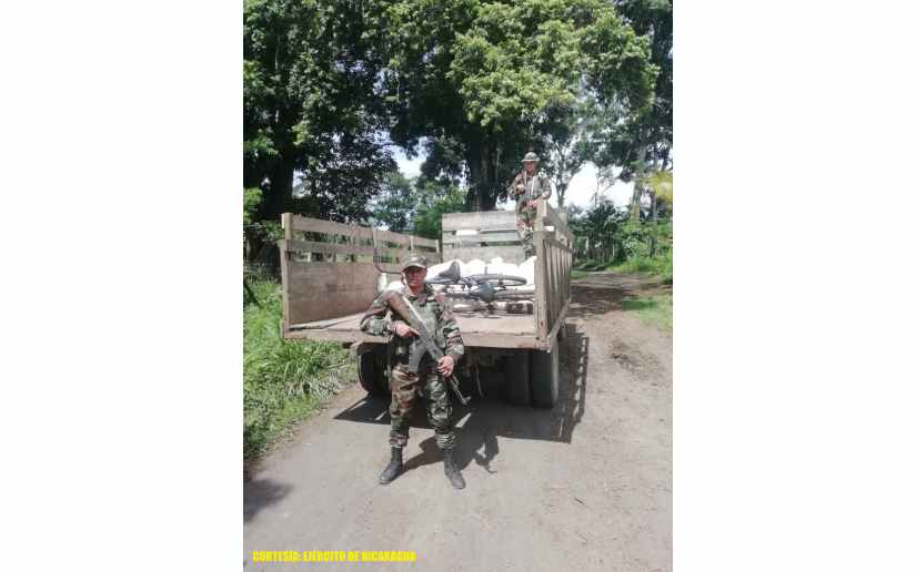 Destacamento militar sur retiene a tres personas