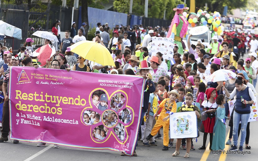 Celebran vistoso carnaval de promoción de los derechos humanos de la niñez y adolescencia