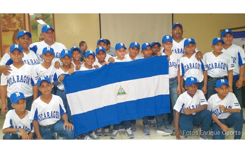 Abanderan selección infantil de béisbol que viajará a torneo Panamericano en Costa Rica