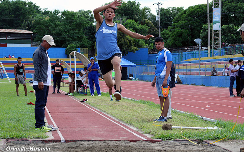 Realizan festival de atletismo con estudiantes de secundaria de Managua