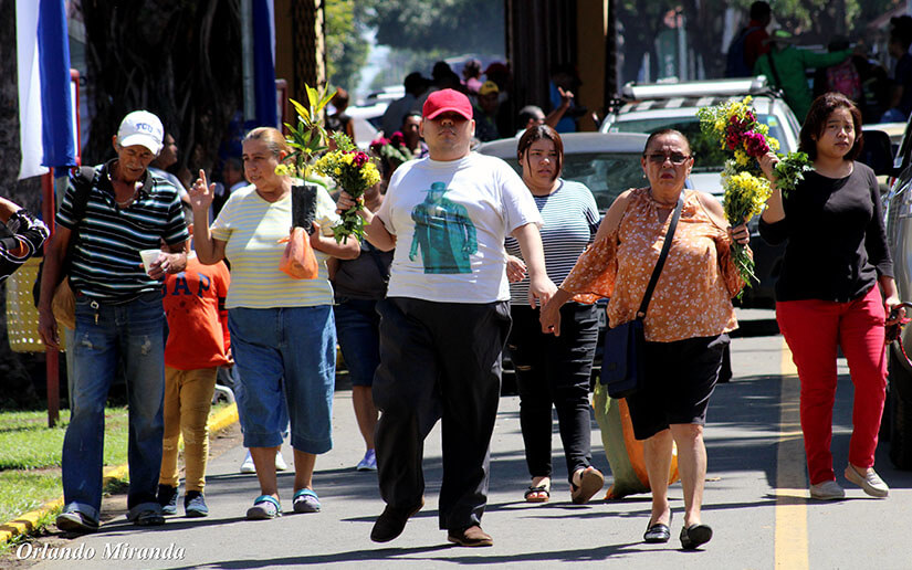 Familias se movilizan a los cementerios de Nicaragua previo al Día de los Difuntos