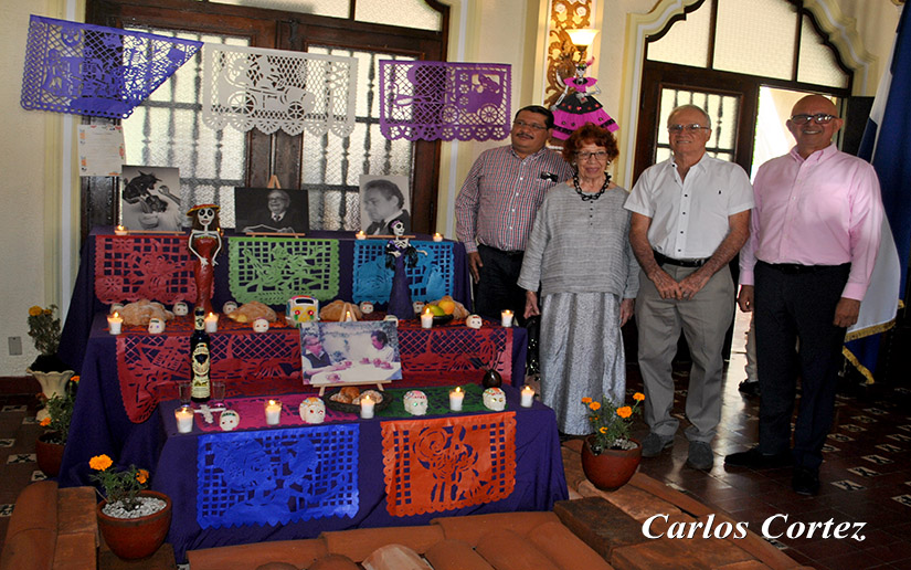 Presentan el Altar de Muerto, una tradición ancestral mexicana en el Paraninfo de la UNAN León