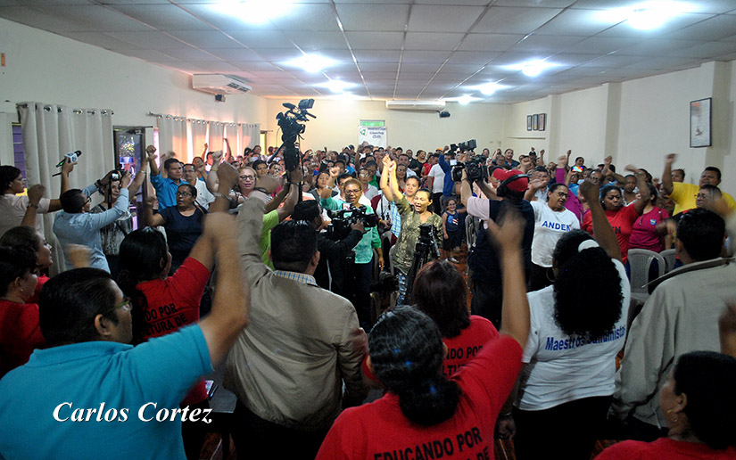 Trabajadores de la educación condenan golpe de Estado en Bolivia