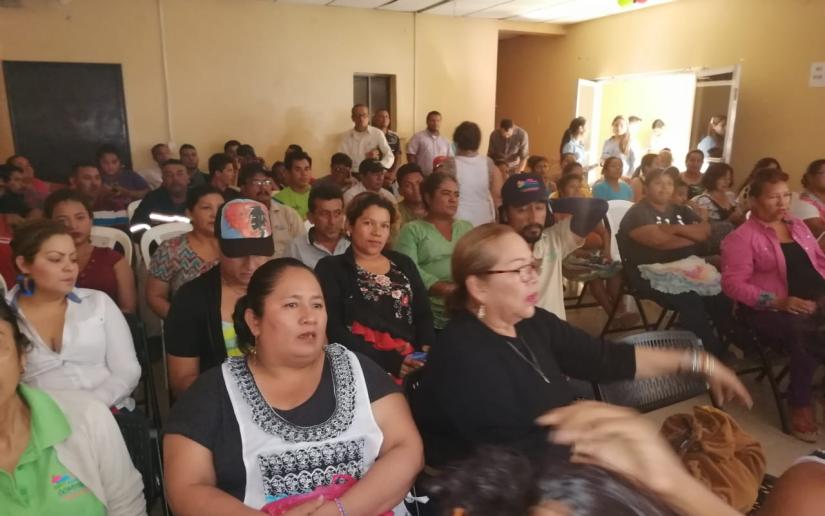 Bomberos Unificados sostienen encuentro con comerciantes del mercado de Mayoreo