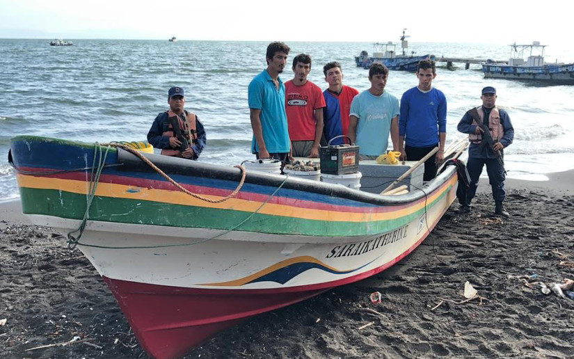 Retienen embarcación por pesca ilegal con bombas artesanales en Chinandega 