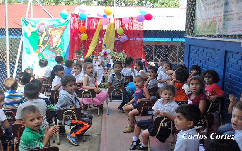 Comunidad educativa desarrolla Festival de Altares de la Gritería en el Colegio Clementina Cabezas