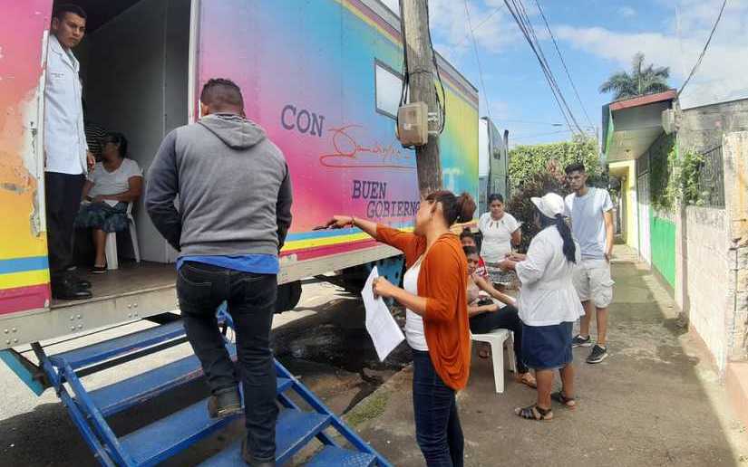 Clínica móvil lleva salud gratuita y de calidad a familias de Altagracia Norte