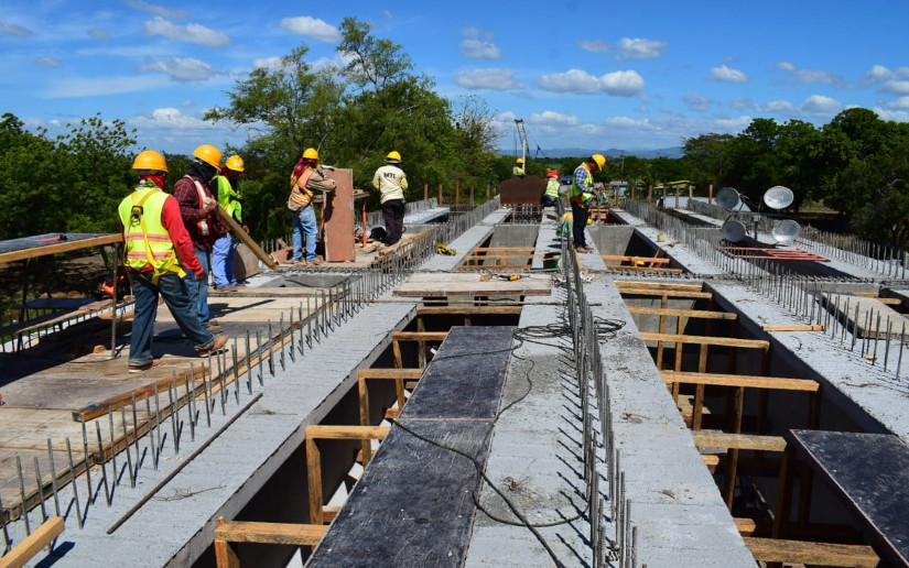 Avanza satisfactoriamente construcción del Puente del Paso de Panaloya 