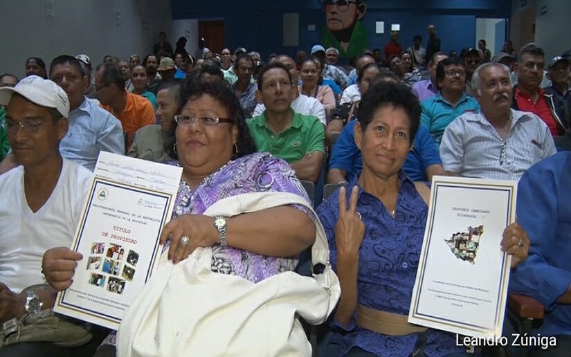 Gobierno Sandinista entrega títulos de propiedad a retirados del Ejército de Nicaragua y Ministerio del Interior
