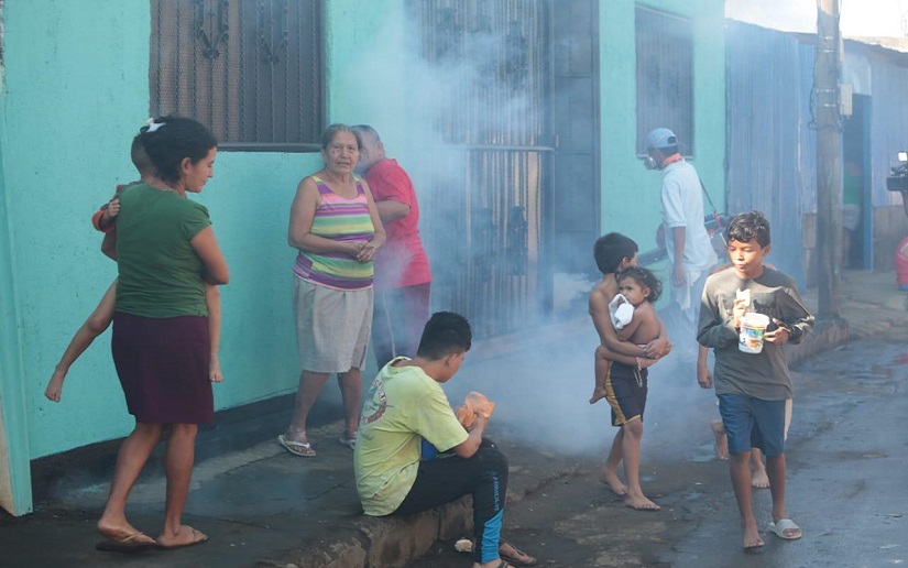 Continúa jornada de fumigación en el barrio Francisco Meza de Managua