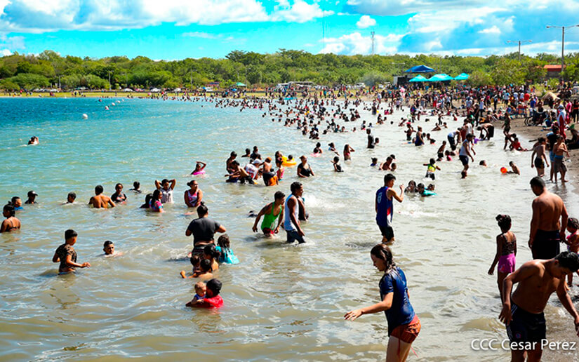 Capitalinos reciben el 2020 en los balnearios y centros turísticos de Managua