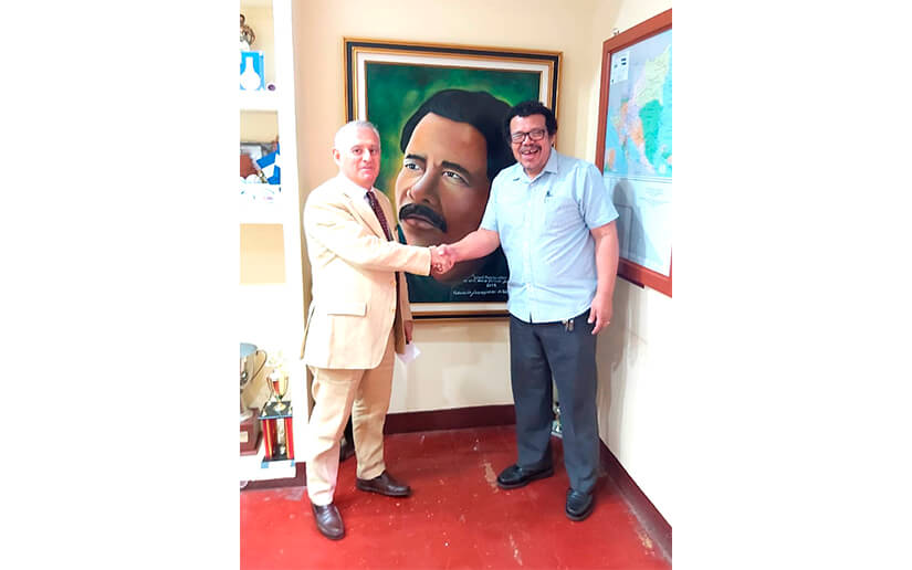 Embajador de Italia sostiene encuentro con director del Instituto de deportes