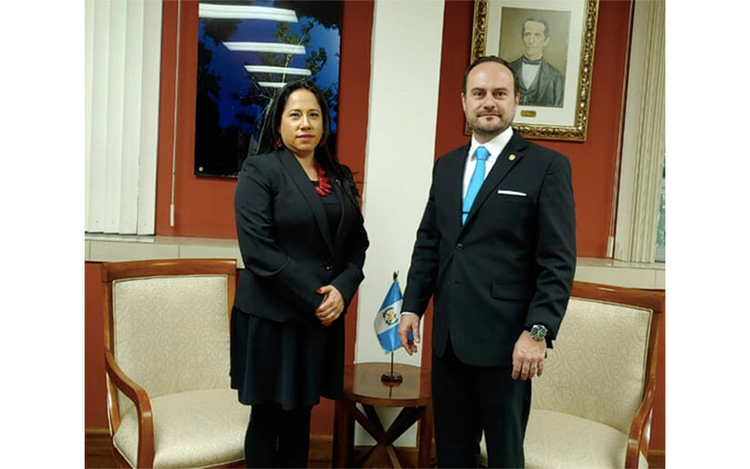 Ministro de Relaciones Exteriores de Guatemala recibe a Embajadora de Nicaragua