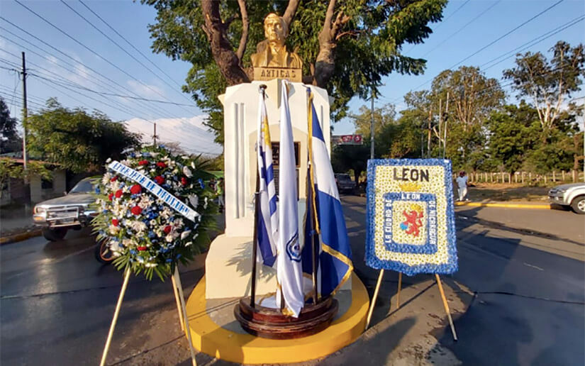 Embajada de Uruguay en reinauguración del Busto a José Artigas en León 
