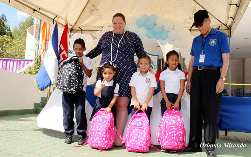 Ministerio de Gobernación entrega mochilas escolares a hijos e hijas de servidores públicos