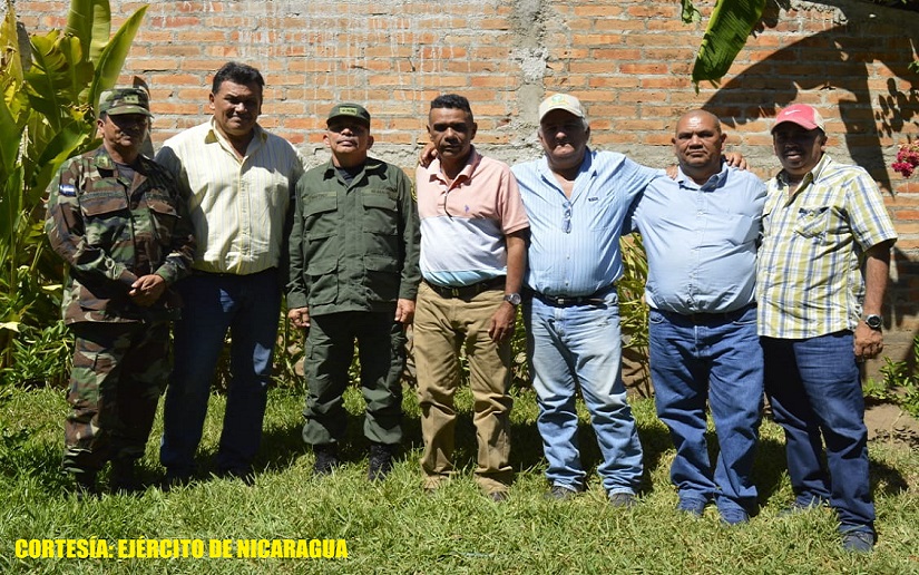 Ejército de Nicaragua se reúne con ganaderos del municipio de El Sauce