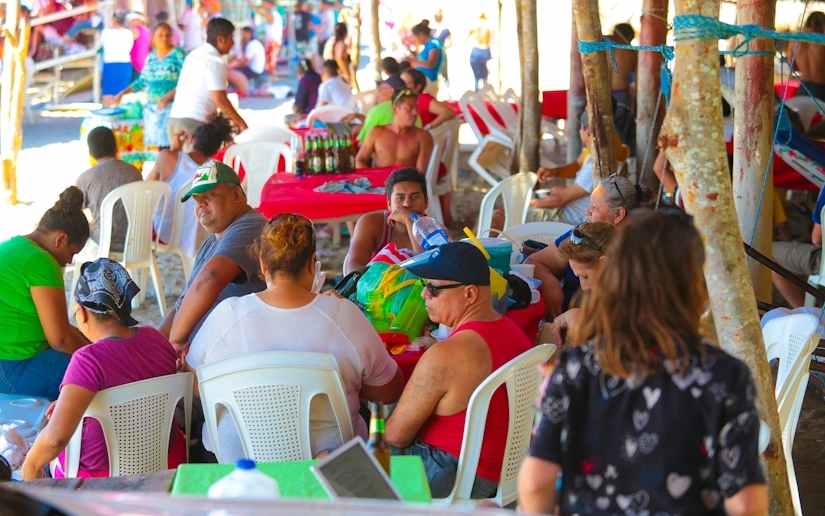 Dueños de restaurantes en la Boquita invitan a disfrutar de sus olas y gastronomía