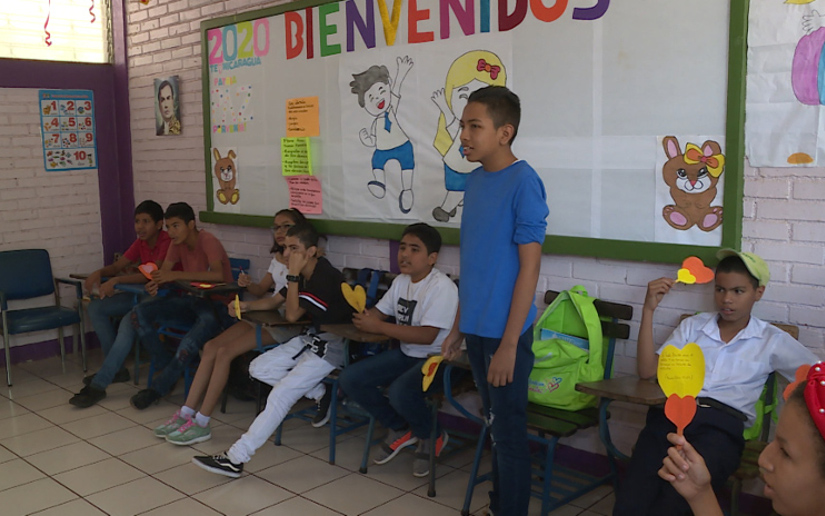 Niños de la Escuela Melania Morales celebran el amor y la amistad