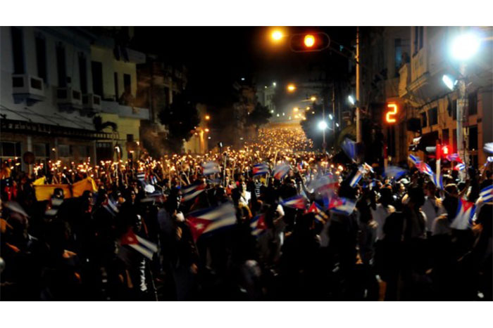Daniel y Rosario participaron en Marcha de las Antorchas en Cuba
