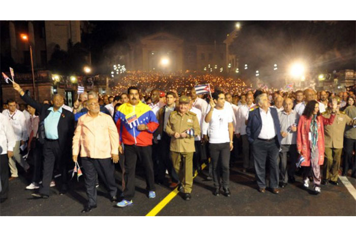 Daniel y Rosario participaron en Marcha de las Antorchas en Cuba