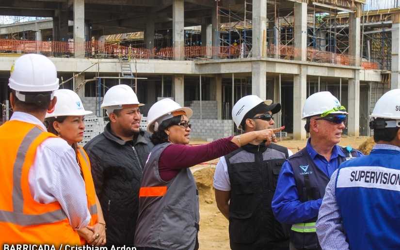 Ministra de salud supervisa construcción del hospital de Nueva Segovia