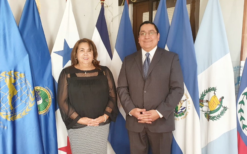  Embajador de Nicaragua en Costa Rica en reunión con la Secretaria Ejecutiva del CRRH-SICA
