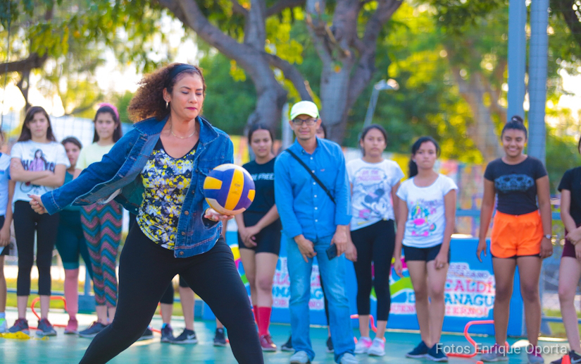 Inauguran remozamiento de canchas de voleibol en el parque Luis Alfonso Velásquez Flores