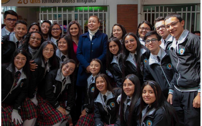 Embajadora de Nicaragua participa en intercambio con escuelas de Colombia 