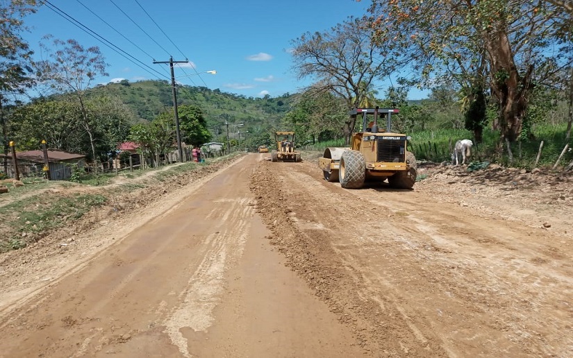 Así avanza la carretera que comunica a los Municipios de Bonanza con Rosita
