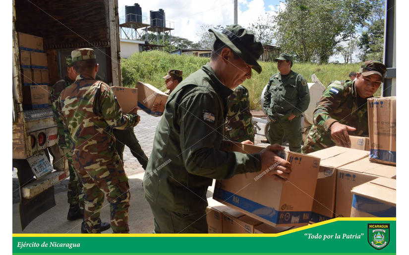 Ejército de Nicaragua participa en descargue de insumos médicos