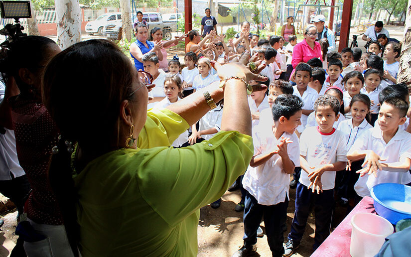 Escuelas de Nicaragua implementan técnicas de lavado de manos para evitar el coronavirus