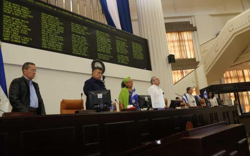 Asamblea Nacional rinde minuto de silencio en memoria del diputado Jacinto Suárez
