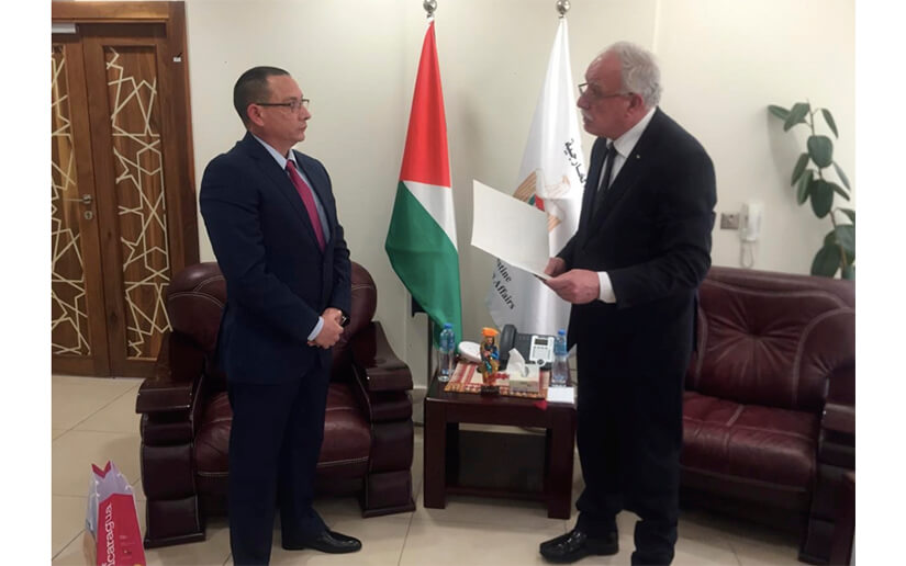 Embajador de Nicaragua en Palestina presenta copias de Estilo
