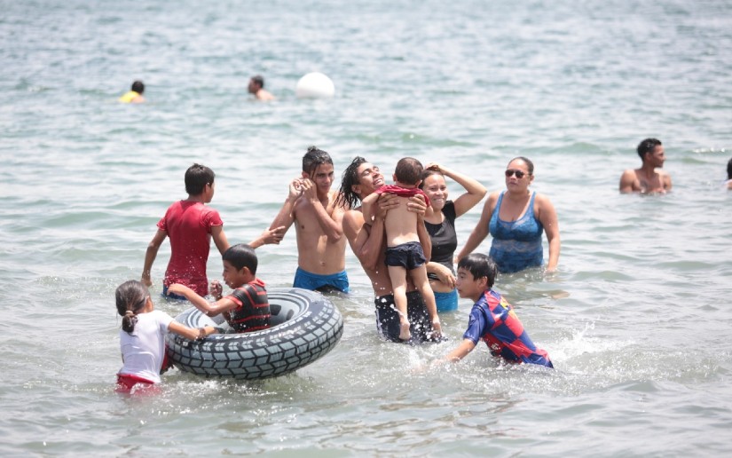 Familias se recrean en la laguna de Xiloá y Xilonem