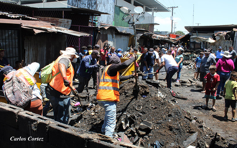 Alcaldía de Managua supervisa labores de limpieza en tramos incendiados en el Mercado Oriental