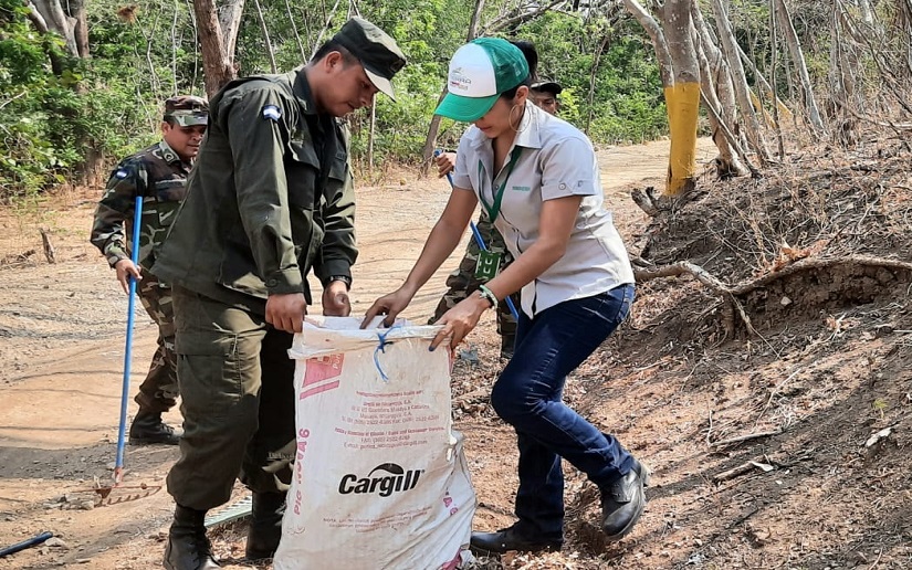 Ejército de Nicaragua participa en jornada de limpieza en el Refugio de Vida Silvestre La Flor