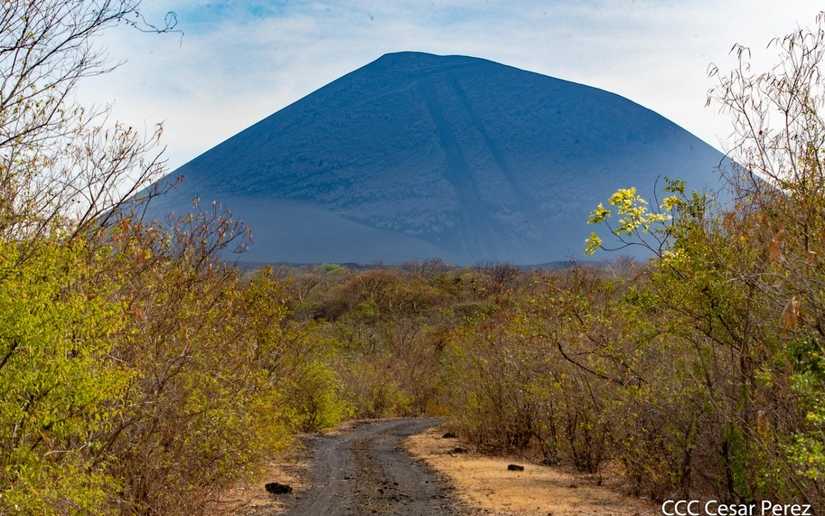 Sandboarding: 10 cosas que debes saber antes de deslizarte sobre el volcán Cerro Negro