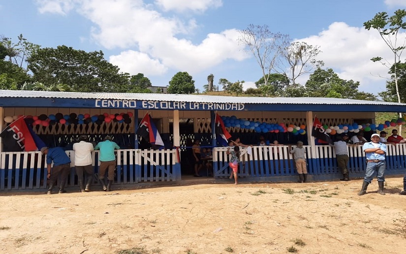Inauguran colegio en la comunidad El Gonce de Bonanza