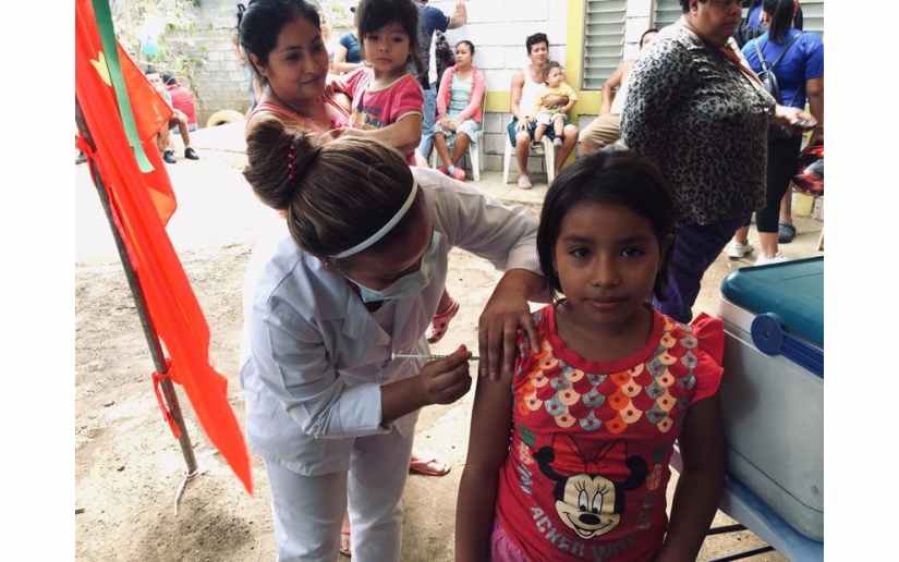 Nicaragua: Familias participan en jornada nacional de vacunación