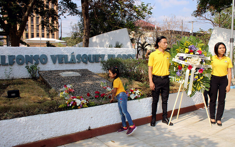 Flores para Luis Alfonso Velásquez en el 41 aniversario de su tránsito a la inmortalidad en Managua