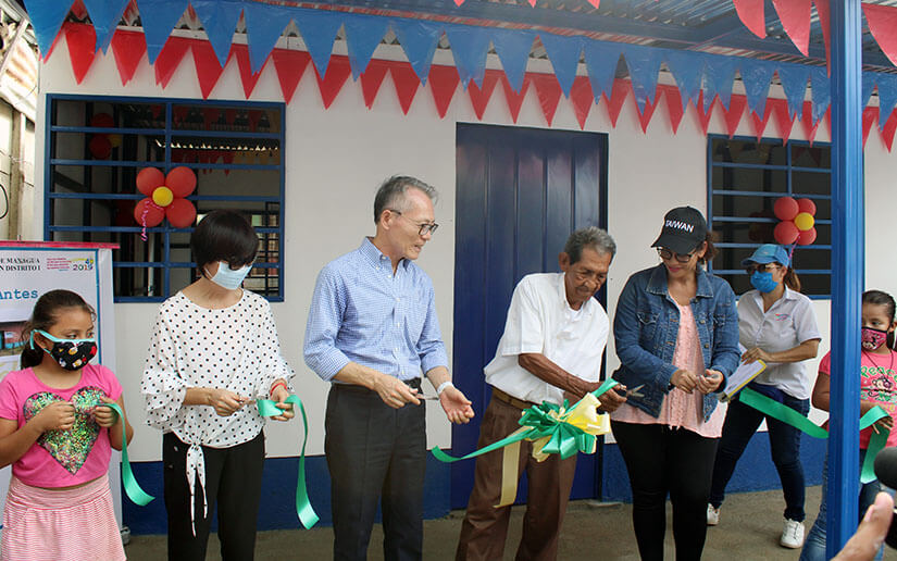 Familia del barrio Edgard Munguía recibe casa solidaria 