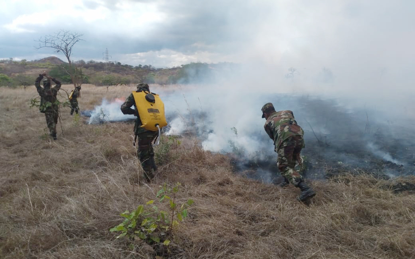 Ejército participa en sofocación de incendio agropecuario en Juigalpa, Chontales