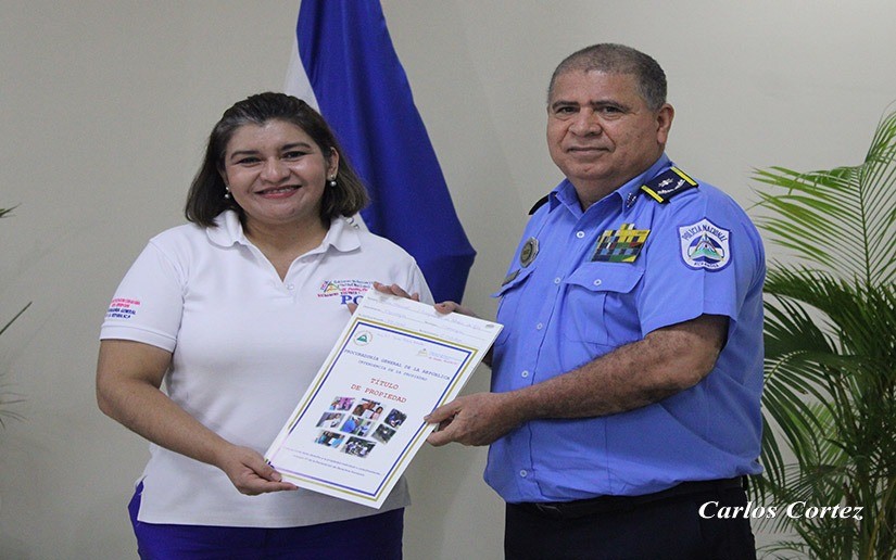 Procuraduría General de la República entrega trece títulos de propiedad a la Policía Nacional