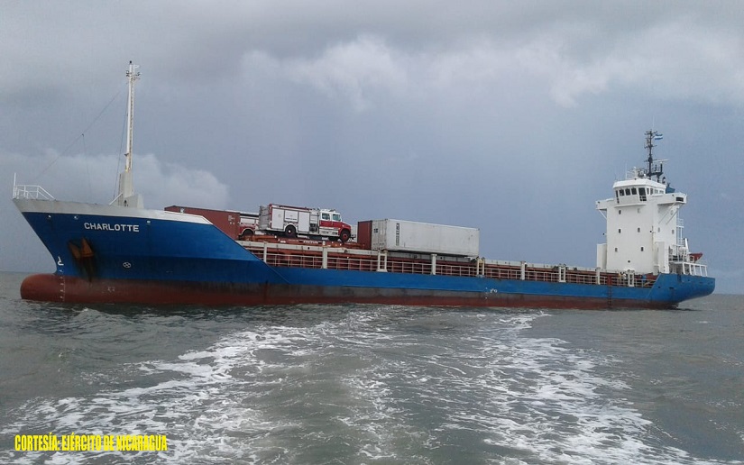Fuerza Naval brinda protección y seguridad al arribo del buque Charlotte