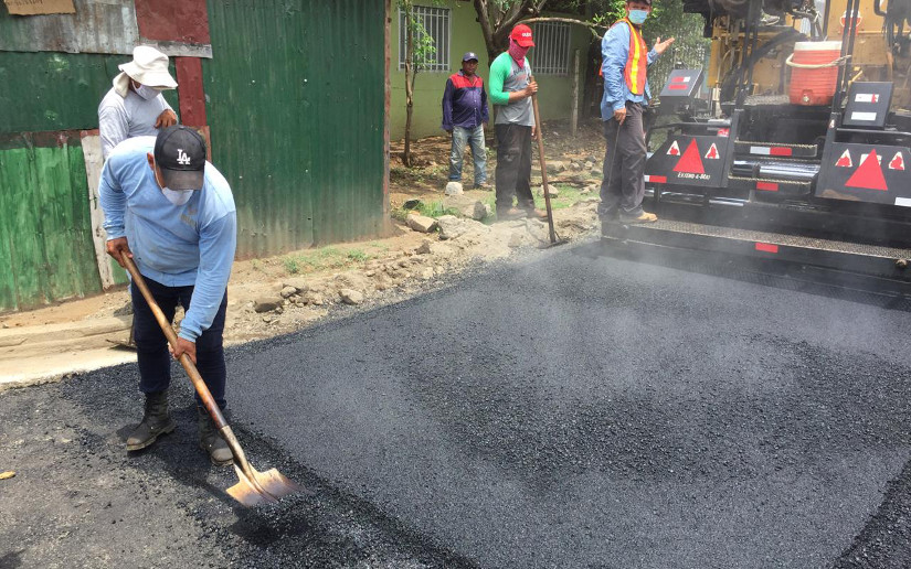 Calles para el pueblo: familias del barrio Carlos Núñez se despiden de los lodazales y polvazales