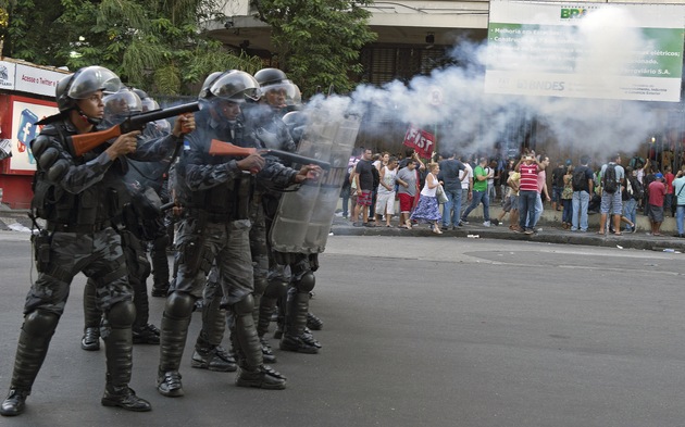 Violentas protestas por precio del transporte sacuden Brasil